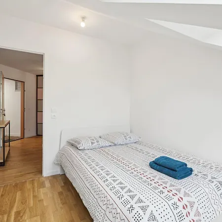 Spacious And Bright Apartman